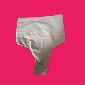 SKIMS CORE CONTROL THONG / SIENNA